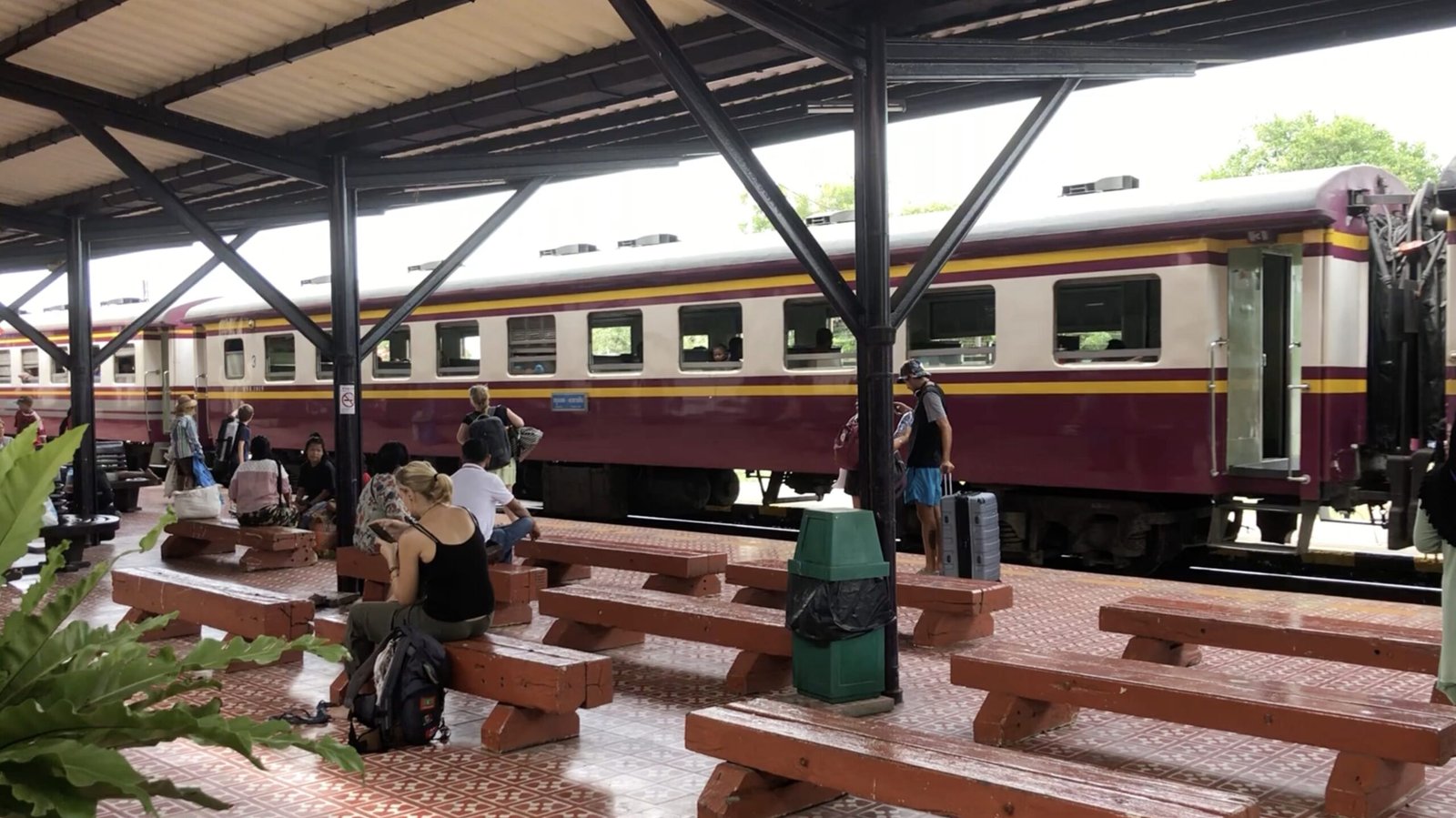 Ayutthaya SChnellzug scaled