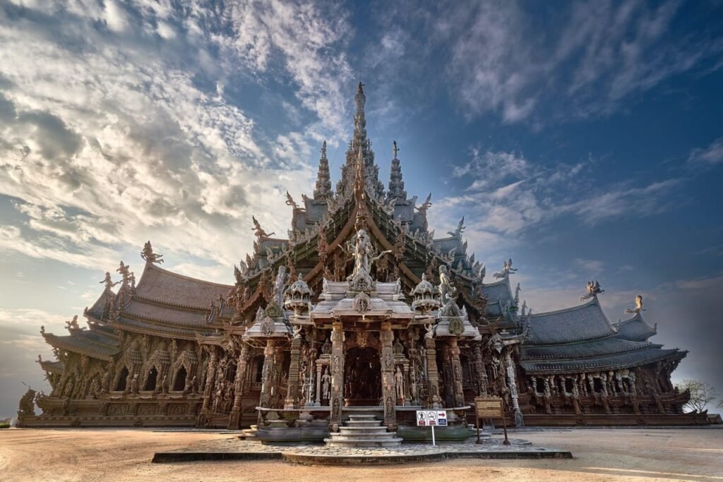 Sanctuary of Truth Eingang